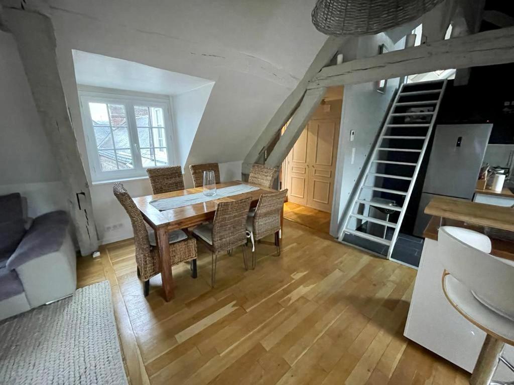 Sous Les Clochers De Rouen - Spacieux Logement Екстериор снимка